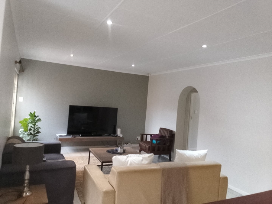 To Let 3 Bedroom Property for Rent in Loerie Park Western Cape